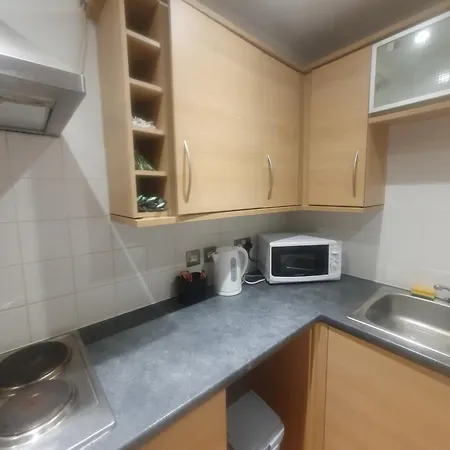 The Potteries 1, With Shared Kitchen And Shared Bathroom Accommodatie bij particulieren