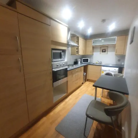 The Potteries 1, With Shared Kitchen And Shared Bathroom *